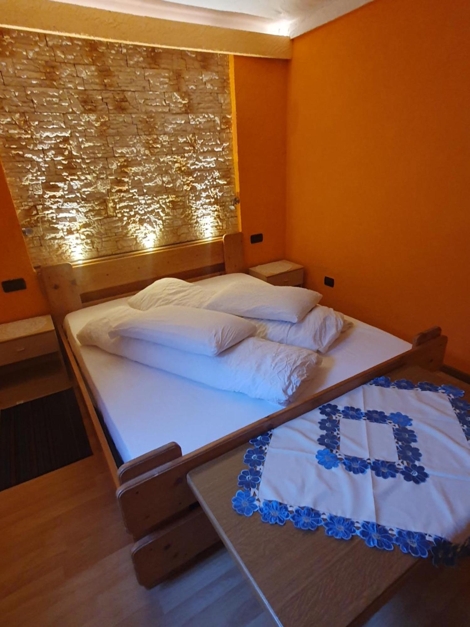 Casa Claudio-Appartamenti In Centro Кампителло-ди-Фасса Экстерьер фото